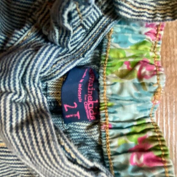 Osh Kosh Genuine Kids Navy Denim Striped Cuffed Shorts Size 2T - Picture 4 of 10